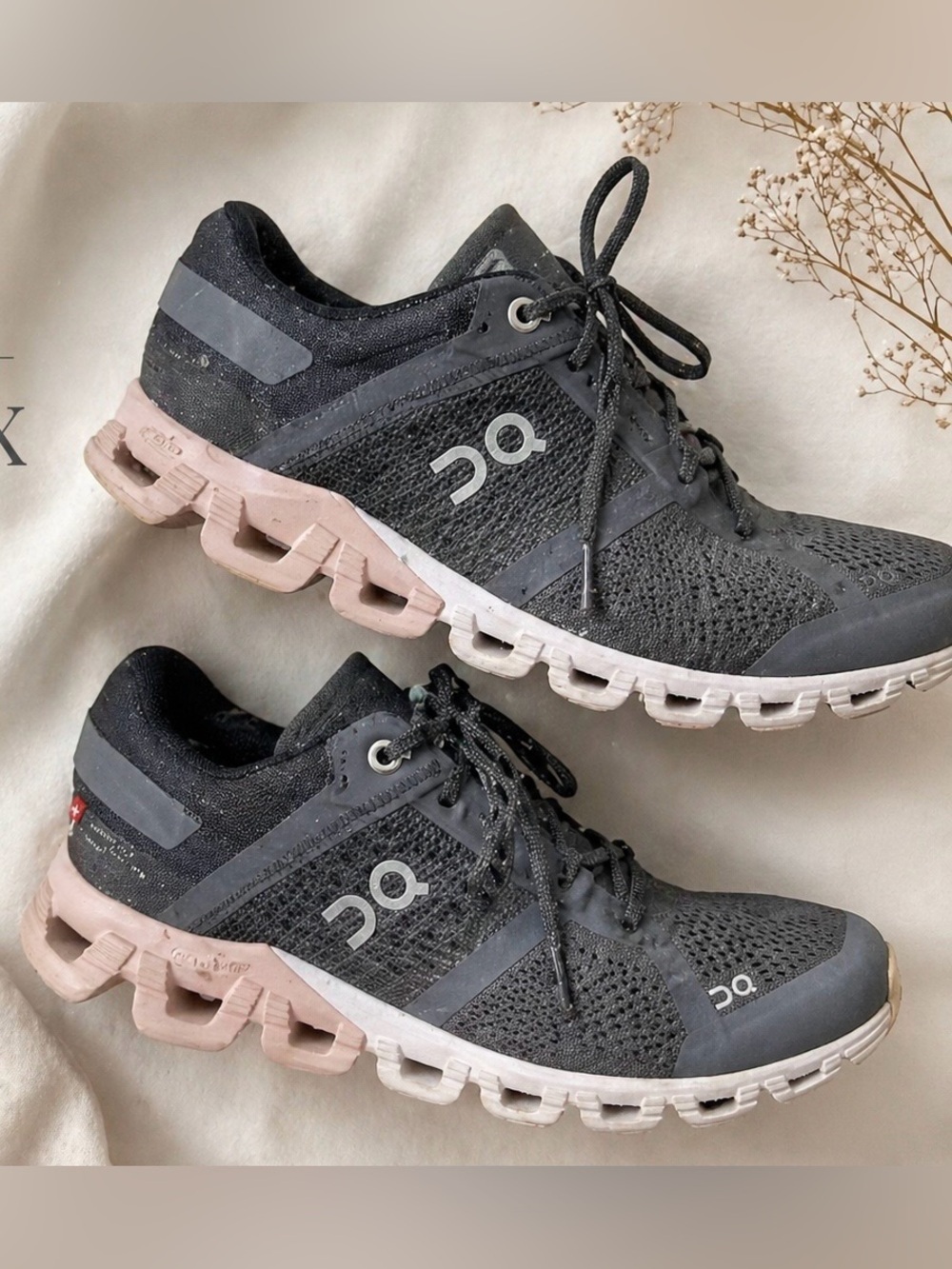 On Running cloud X women’s sneakers gray black running shoes size 9 lightweight